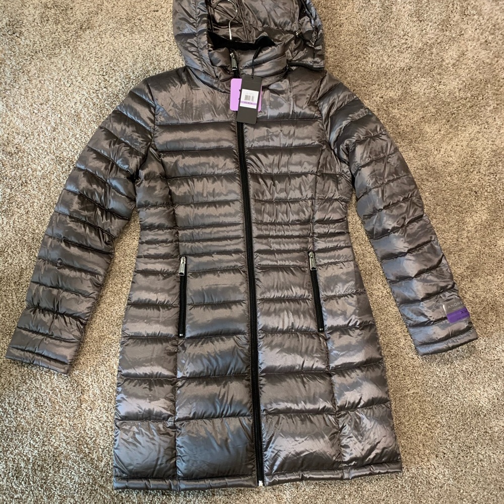 Women’s packable down coat.